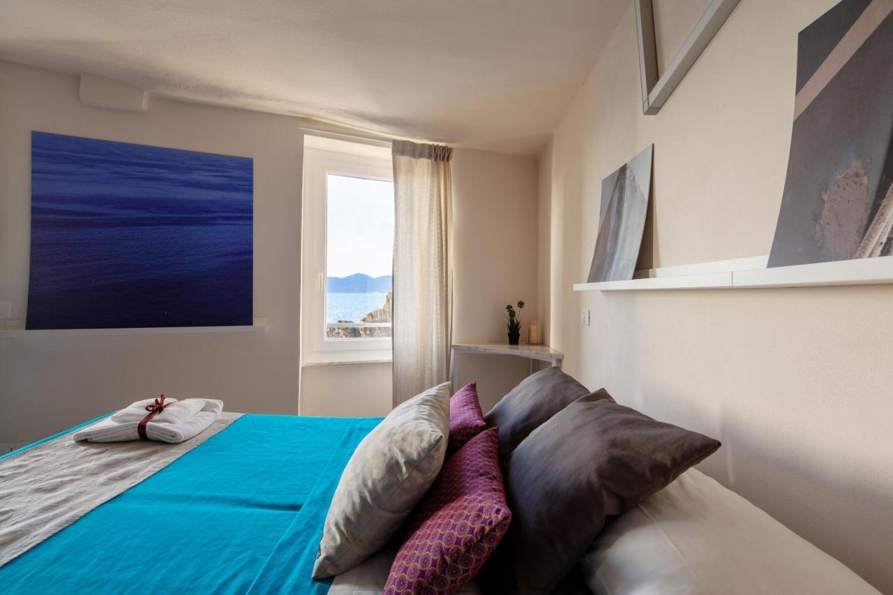 Ciao Bella Seafront Apartment Riomaggiore Bagian luar foto